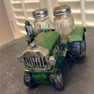 Tractor Salt and Pepper Set